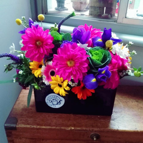Mudgee florist Mudgee Monkey is a local based florist in the Mudgee Area. Pictured is a generous  bouquet box of bright flowers delivered free
