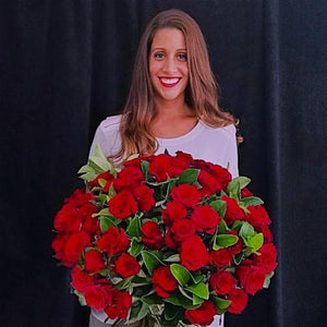  Mudgee florist Mudgee Monkey is a local based florist in the Mudgee Area. Pictured is a generous bouquet red roses. Valentines day Free delivery and mothers day