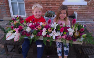 Mudgee florist Mudgee Monkey is a local based florist in the Mudgee Area. Pictured is a generous bouquet  box roses. Valentines day Free delivery and mothers day