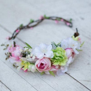 Mudgee florist Mudgee Monkey is a local based florist in the Mudgee Area. Pictured is peach and pink flower childs full flower crown,