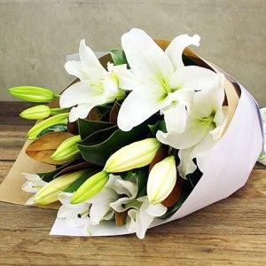 white lilies mudgee florist fresh flowers delivered free mudgee monkey
