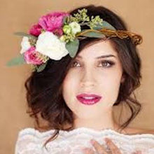 Load image into Gallery viewer, Mudgee florist Mudgee Monkey is a local based florist in the Mudgee Area. Pictured is a pink half flower crown