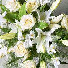 Load image into Gallery viewer, Mudgee florist Mudgee Monkey is a local based florist in the Mudgee Area. Pictured is a generous bouquet of white lilies and roses